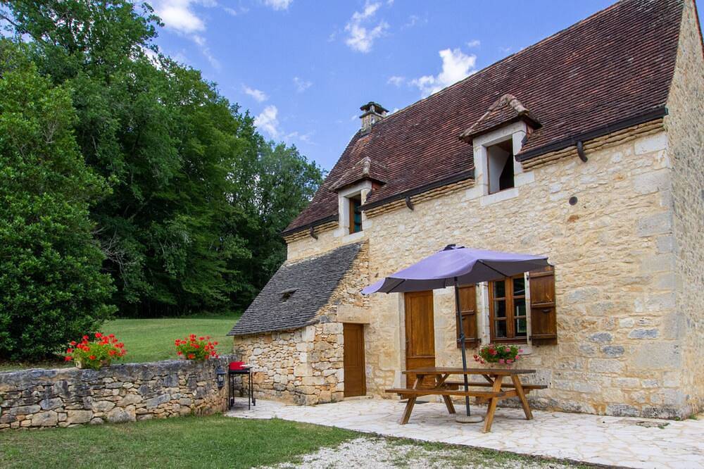Maison isolée près de Sarlat, idéale pour la détente en famille in Borrèze, Périgord Noir