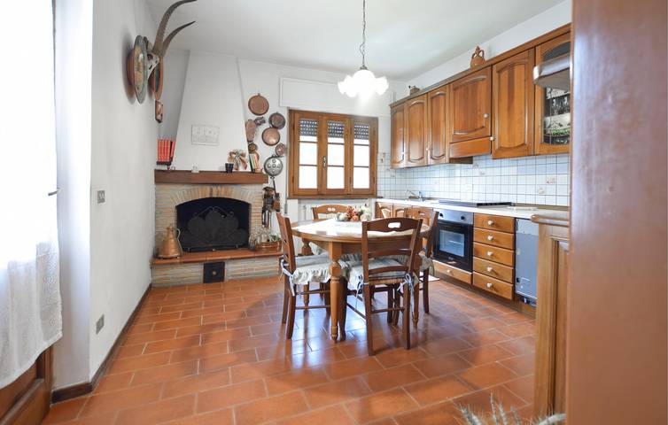 Appartement confortable avec parking et jardin à 2,5 km du Lido di Camaiore in Camaiore, Riviera Italienne