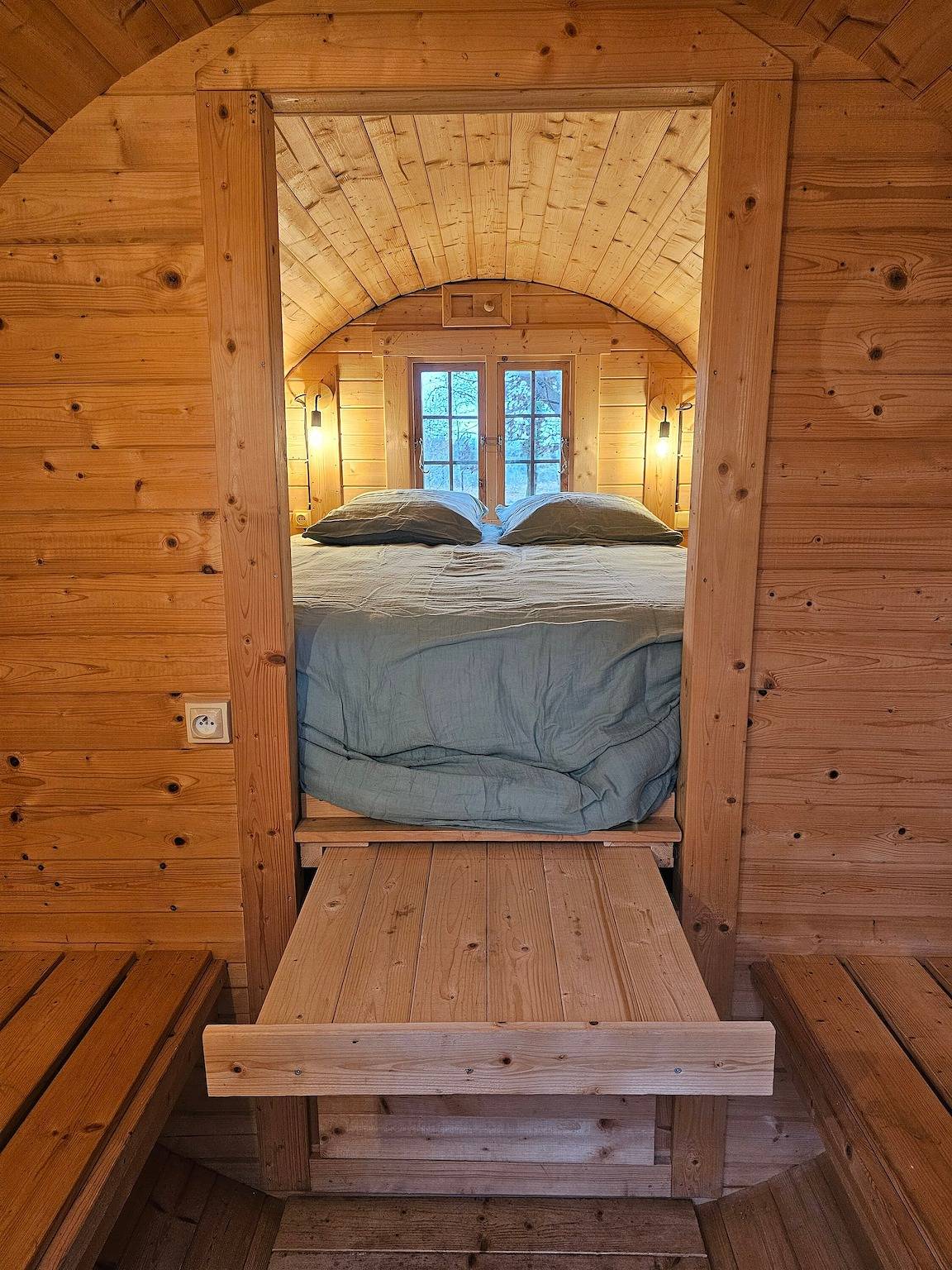 Casa de huéspedes «La Roulotte des Chouchous» con aire acondicionado in Hourtin, Lesparre-Médoc region