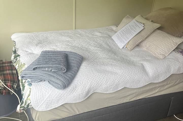 Small Private Guest cabin in lush green Dean Village, 0.7mile to City Centre in Edinburgh, Edinburgh und Lothian