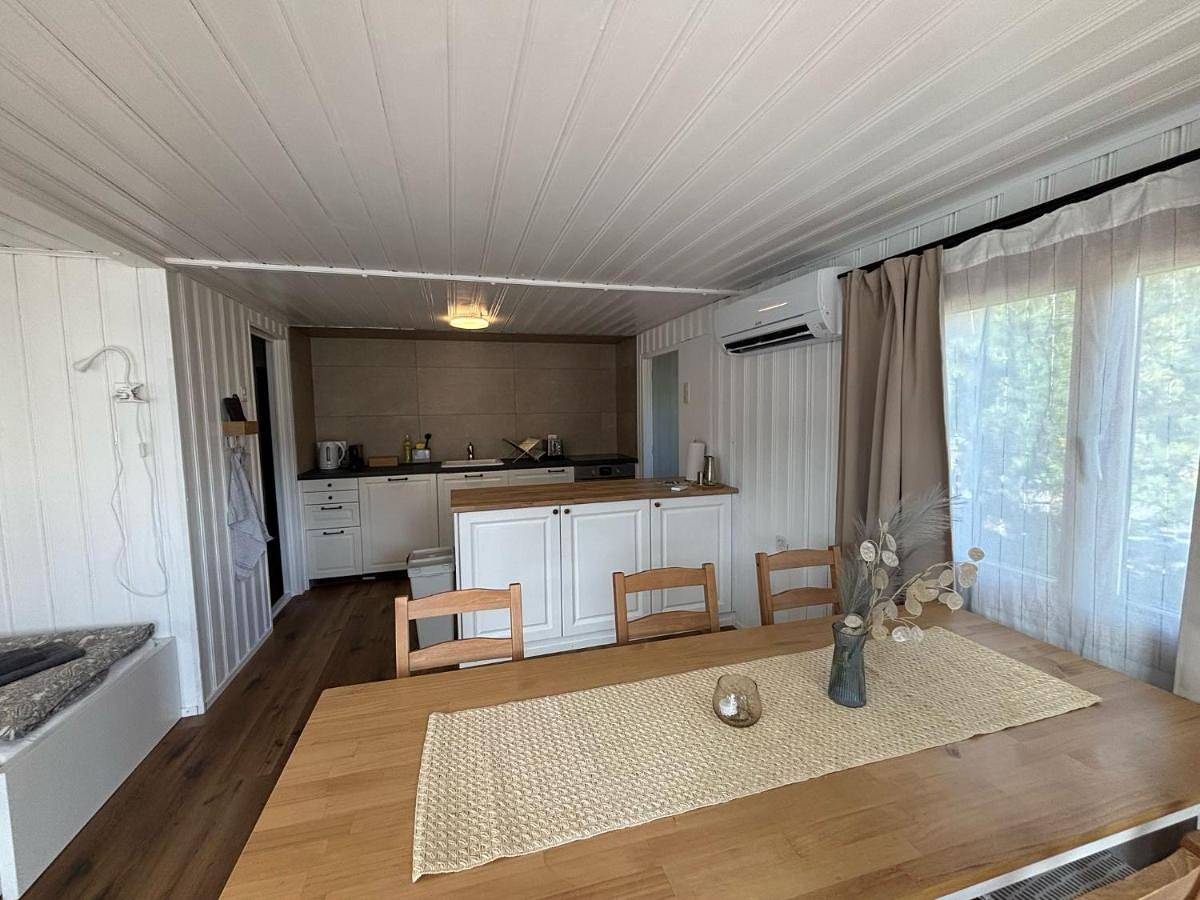 Cozy 2-Bedroom Bungalow in Unterseen, Thunersee