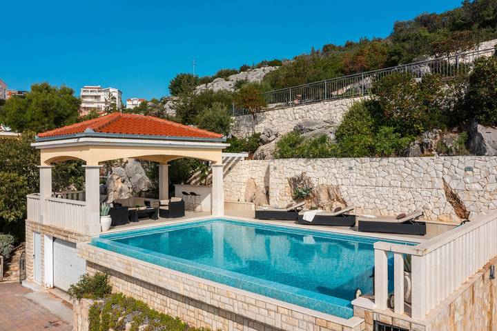 Villa pour 7 personnes, avec piscine et jardin, animaux acceptés à Marina - 4