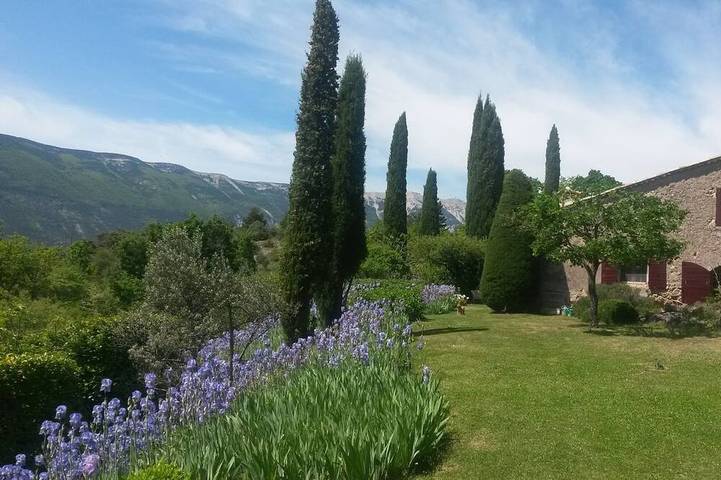Gîte pour 12 personnes, avec terrasse et jardin à Savoillan