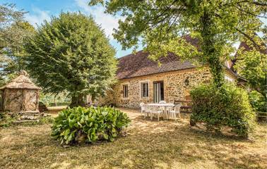 Gîte pour 8 personnes, avec jardin ainsi que terrasse et piscine à Sainte-Trie