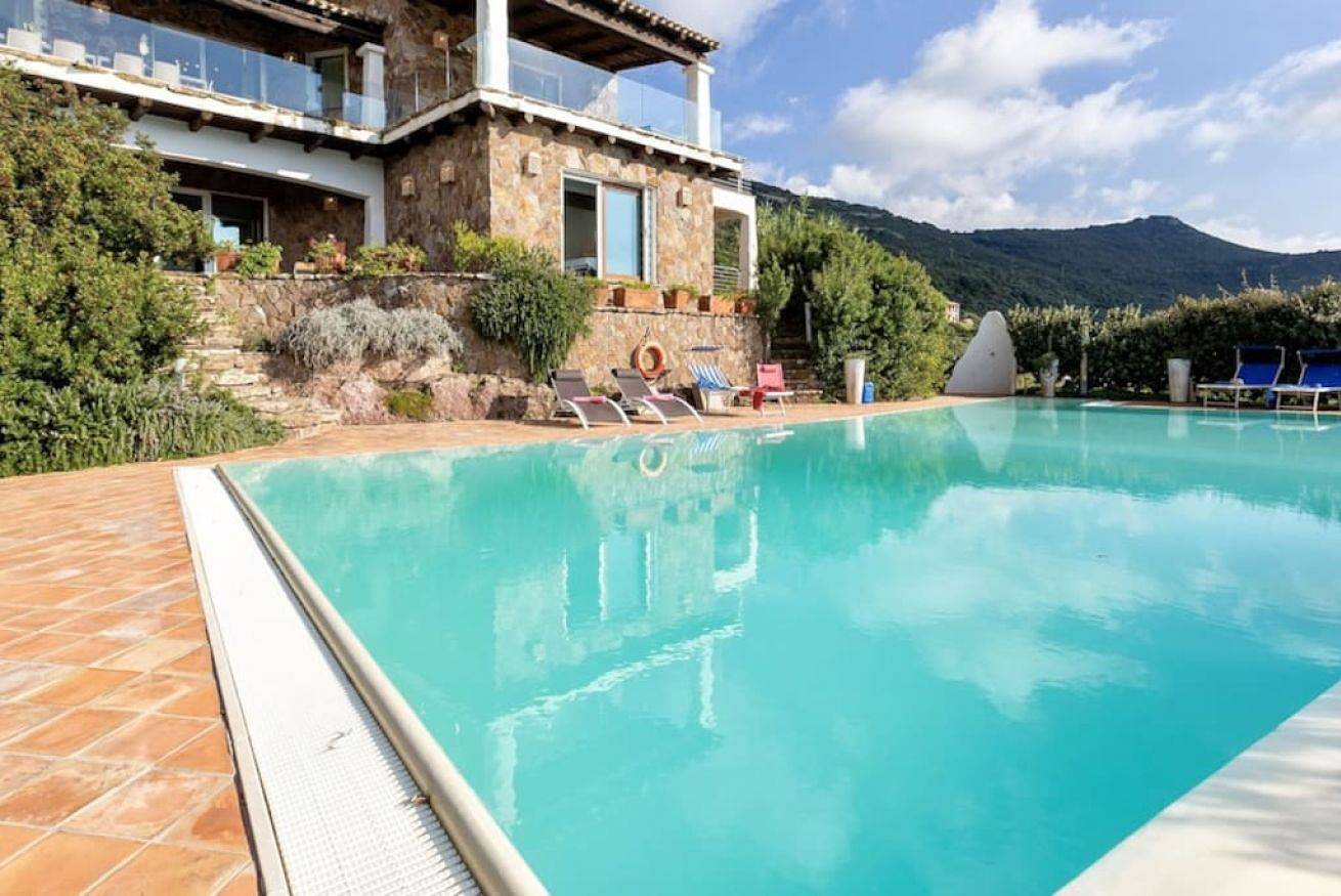 Villa Emmeline fronte mare, 5 camere, 6 bagni, infinity pool, Wifi in Alghero, Provincia di Sassari