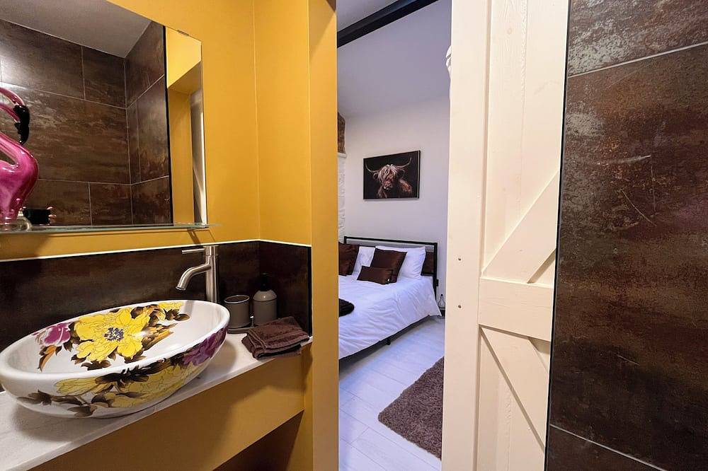 Copper Cove at Lough Sillan House | Romantic, Adults only with Hot Tub & Sauna in County Cavan