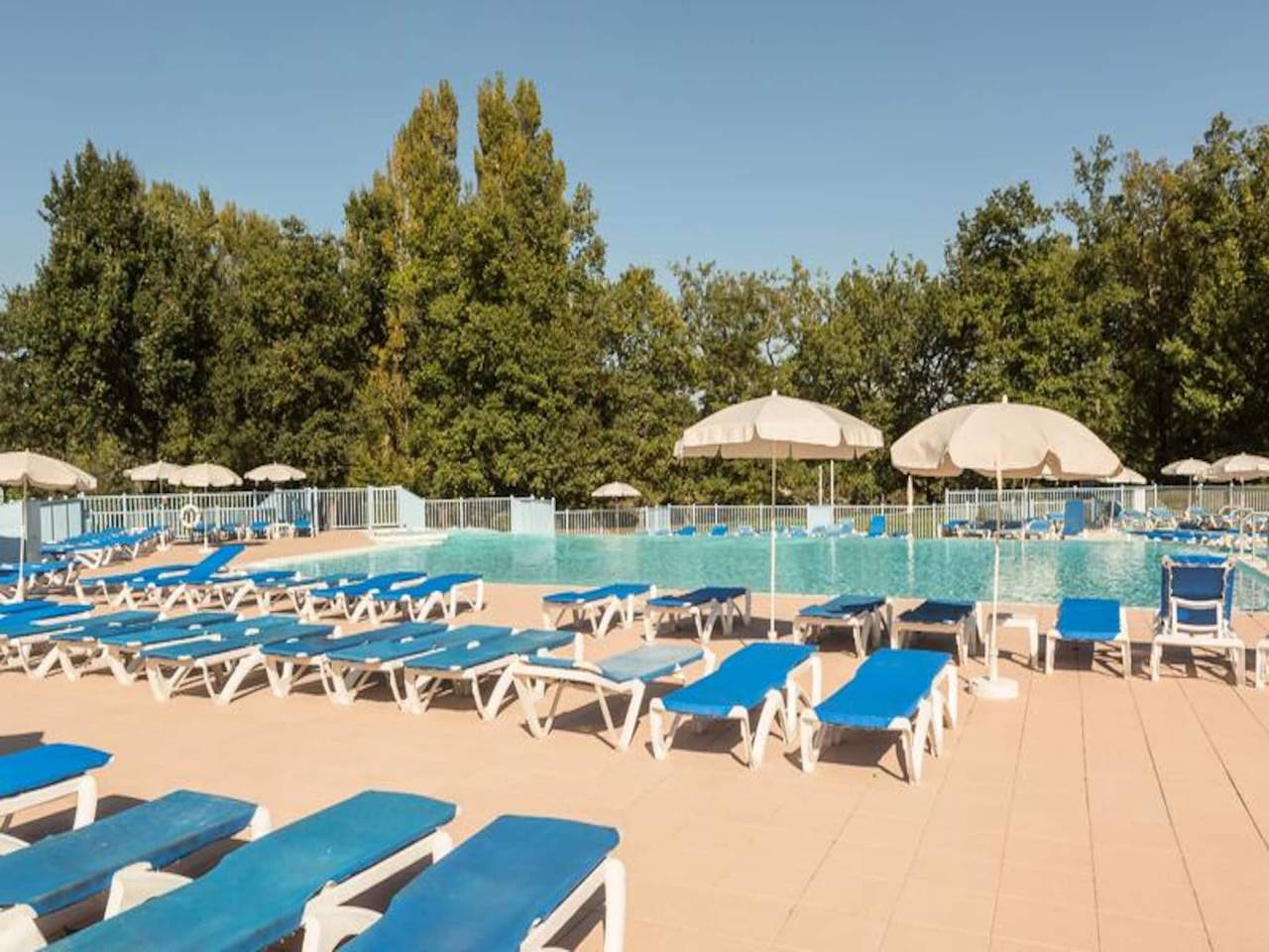 Entire apartment, Duplex in France near Village Market in Monflanquin, Villeneuve-sur-Lot region