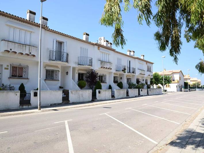 Casa rural para 5 personas, con Balcón y Terraza además de Jardín y Piscina en L' Estartit - 2