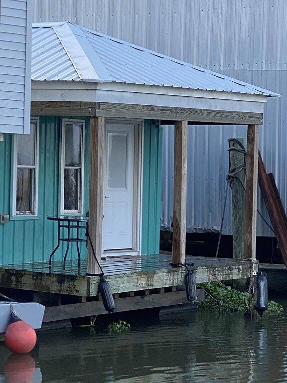 R&R Getaway Comfort on the water! in Plaquemines Parish