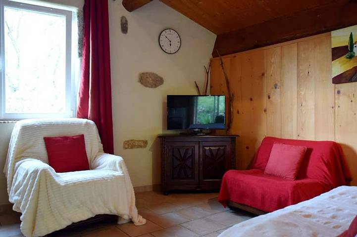 Location de vacances pour 4 personnes, avec terrasse à Saint-Pierre-de-Colombier - 3