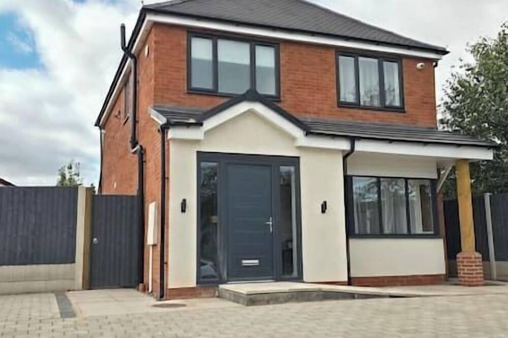 Welcome to our centrally-located 4-bedroom detached new build home in Stafford in Stafford, Staffordshire
