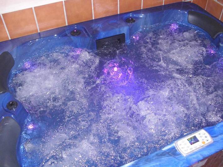 Apartamento para 3 personas, con Jacuzzi en Cabañas de Polendos