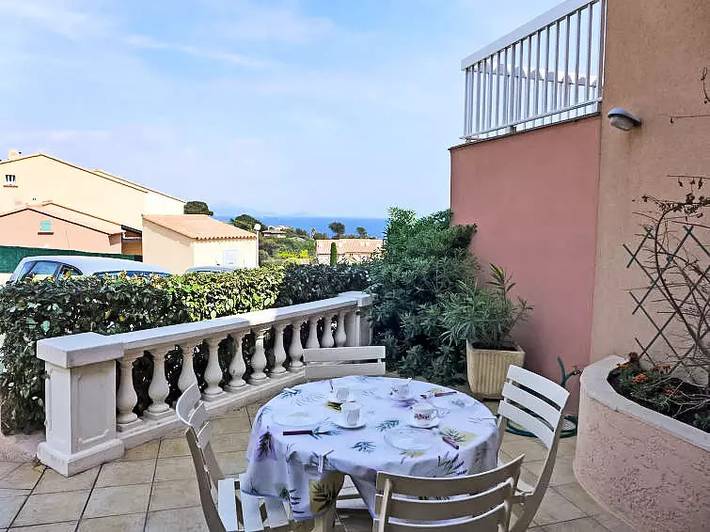 Gîte pour 4 personnes, avec terrasse dans Saint-Aygulf - 2
