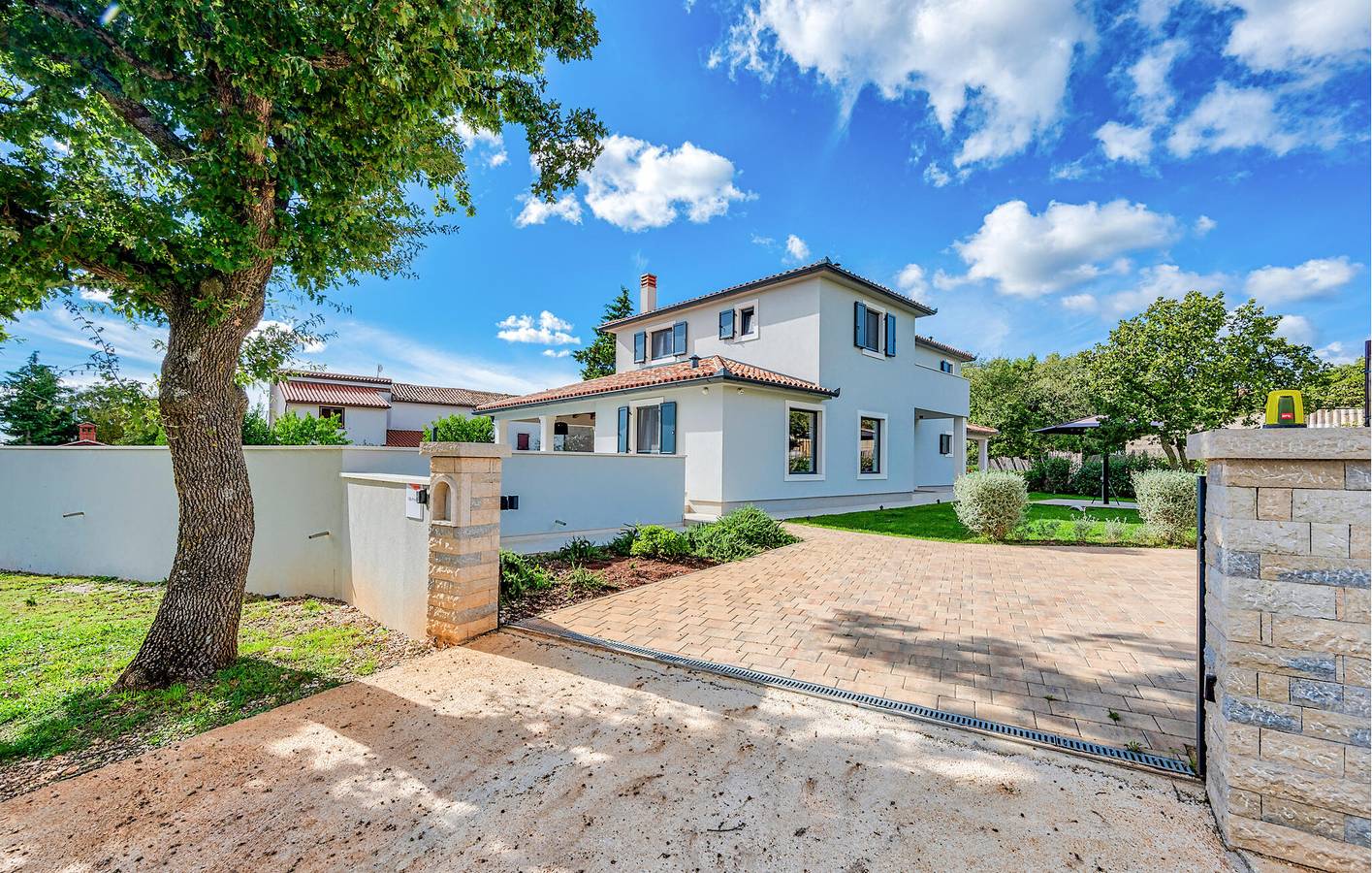 Geräumige 2-Zimmer-Wohnung mit Pool, WLAN und Parkplatz in der Nähe des Stadtzentrums von Kujici in Marčana, Südküste Istrien