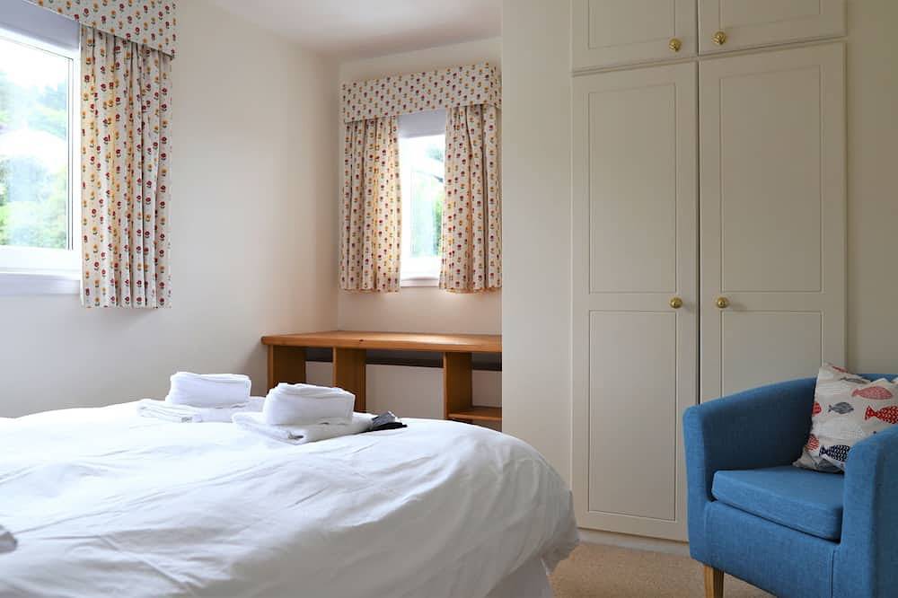 The Bridge - sleeps 6 guests  in 3 bedrooms in Kippford, Dumfries and Galloway