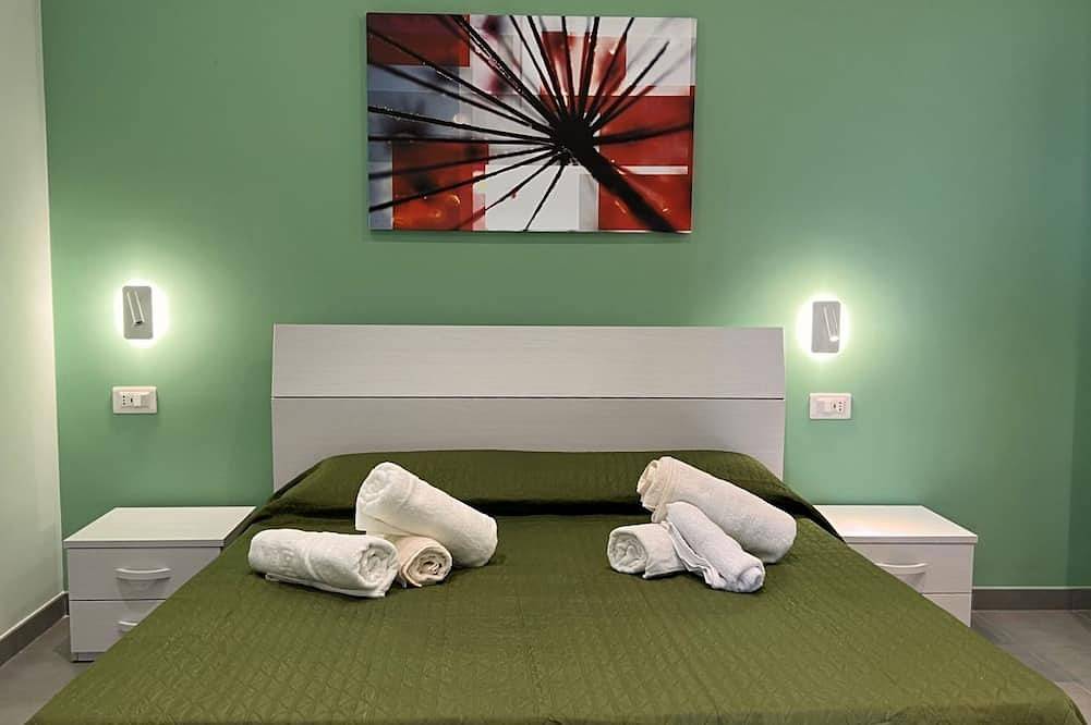 Entire apartment, Cozy and modern apartment a stone's throw from the sea in Paola, Tyrrhenian Coast Kalabria