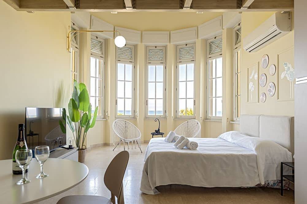 Appartamento intero, Homiday -Gioiello Vista Mare- Parcheggio Privato in Pisa, Riviera Toscana