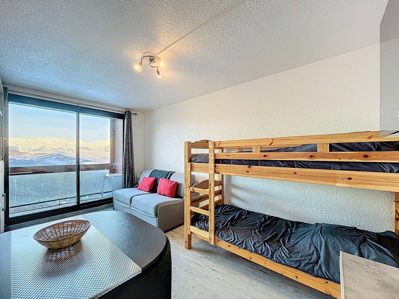 Estudio entero, Studio rénové · Pied des pistes · Balcon · Wifi gratuit  in Le Corbier, Villarembert