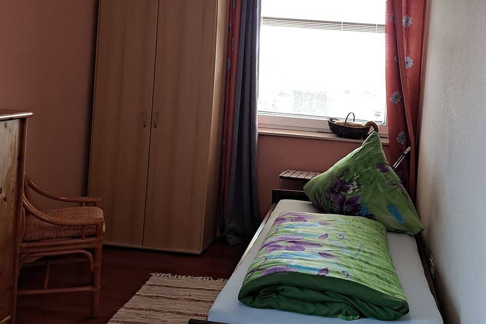 Ganze Wohnung, Ferienwohnung bis 8 Personen, 140 qm, 2 Wcs, direkt am Naturschutzgebiet L.Heide in Behringen, Bispingen