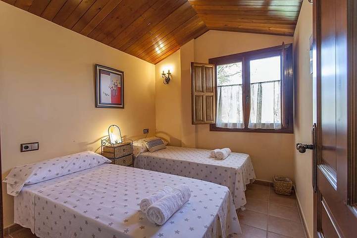 Apartamento entero, Villa Tamarit (Casa independiente, jardín y pisicina , hasta 12 personas) in Pedralba, Provincia de Valencia