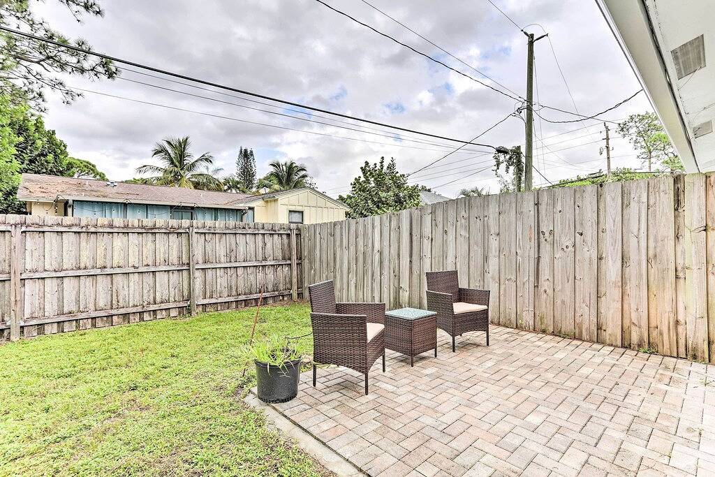 Jupiter Townhome w/ Patio & Yard ~ 6 Mi to Beach! in Jupiter, Palm Beach County