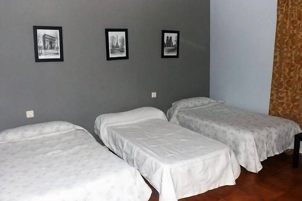 Rural house (full rental) El Olivar del Marqués for 26 people in Santa Cruz de la Sierra, Cáceres Region