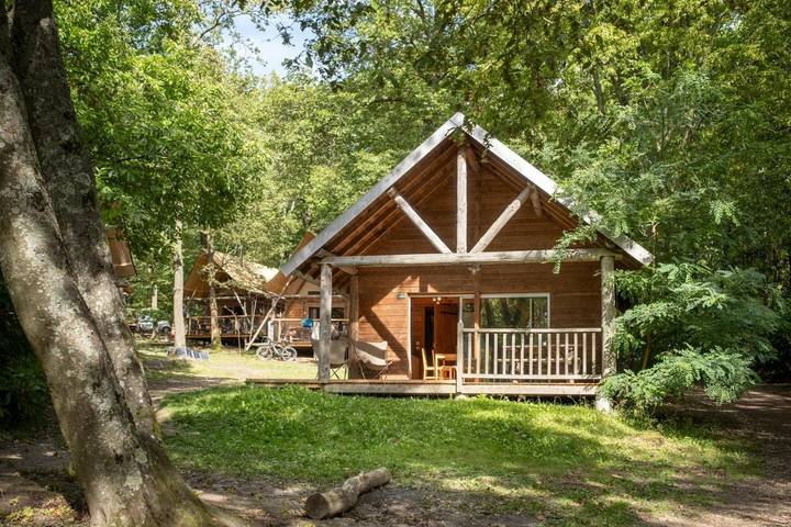 Camping pour 5 personnes, avec Terrasse ainsi que Bassin pour enfant et Piscine à Versailles