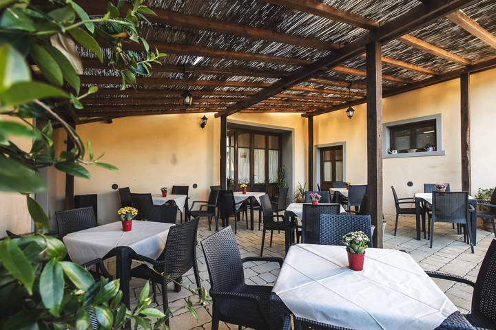 Habitación 'Girasole' con vistas a la montaña, piscina compartida y Wi-Fi in Chianciano Terme, Provincia de Siena