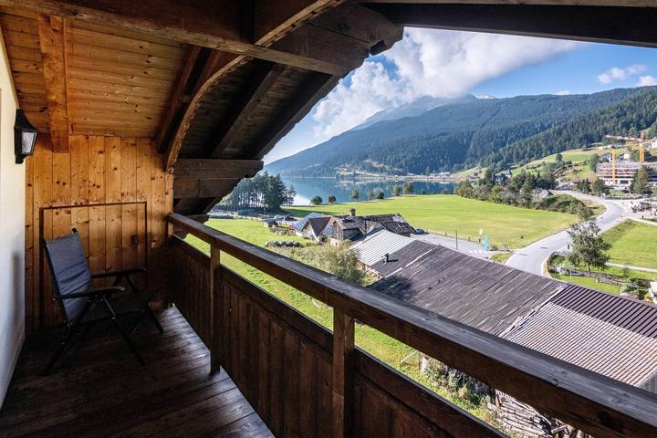 Ferienwohnung für 4 Personen, mit Seeblick und Balkon im Vinschgau - 2