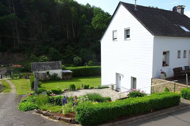 Ferienwohnung für 2 Personen, mit Terrasse und Garten sowie Sauna in Waxweiler