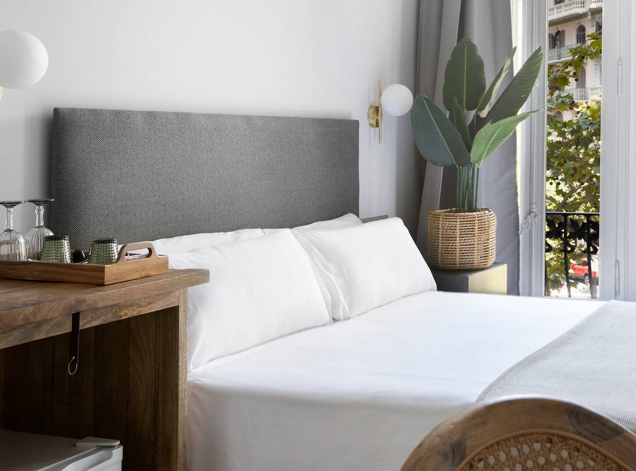 Valentina - Deluxe Double room with balcony in Barcelona Centre, Barcelona