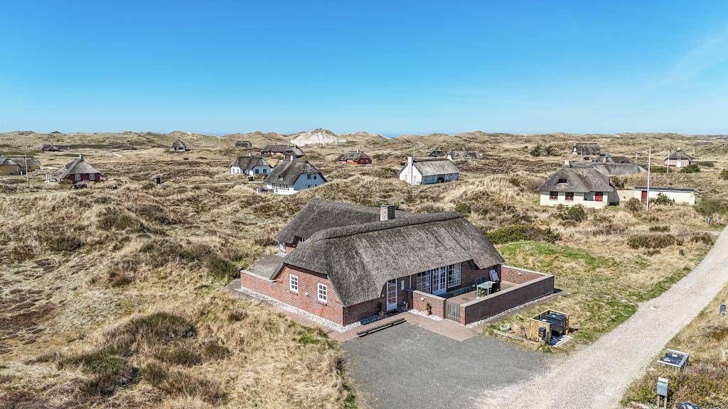 Geräumiges Poolhaus mit Whirlpool und Sauna mitten in den Dünen von Vedersø Klit ganz nahe an der Nordsee in Ulfborg, Holstebro und Umgebung