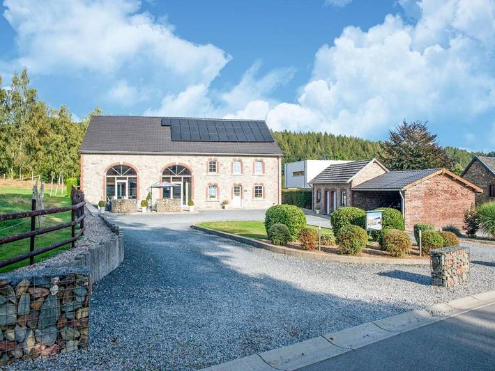 Location de vacances pour 10 personnes, avec sauna ainsi que jardin et terrasse dans Burnenville