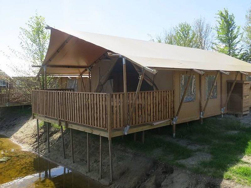 Vakantiefriesland — Safari tent in Lemmer on the water in Bant, IJsselmeer
