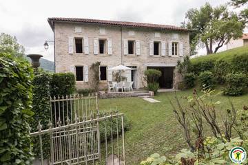 Gîte pour 8 personnes, avec terrasse et jardin à Arguenos
