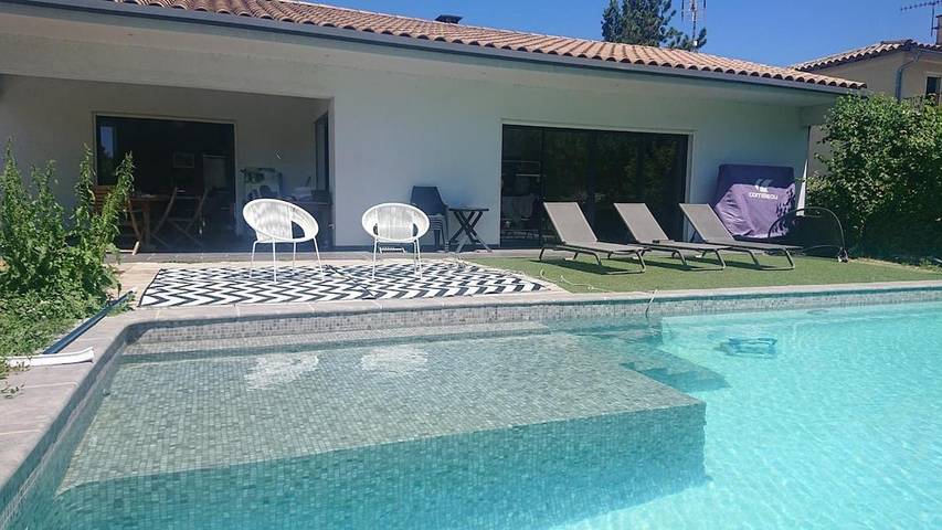 Location de vacances pour 8 personnes, avec Balcon et Terrasse ainsi que Jardin et Piscine à Saint-Martin-de-Londres - 2