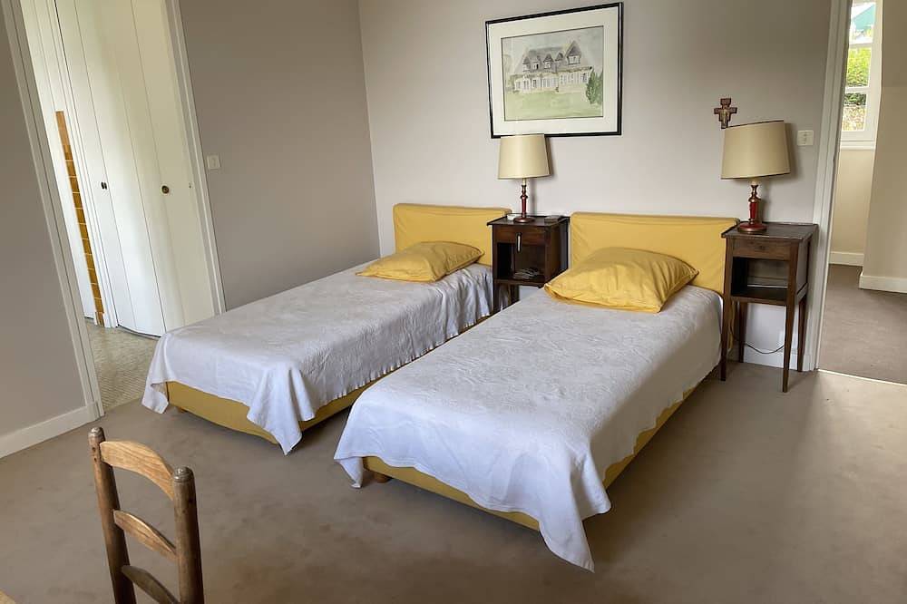 Beautiful family home set in grounds with superb views over Rance in Le Minihic-sur-Rance, Saint-Malo und Umgebung