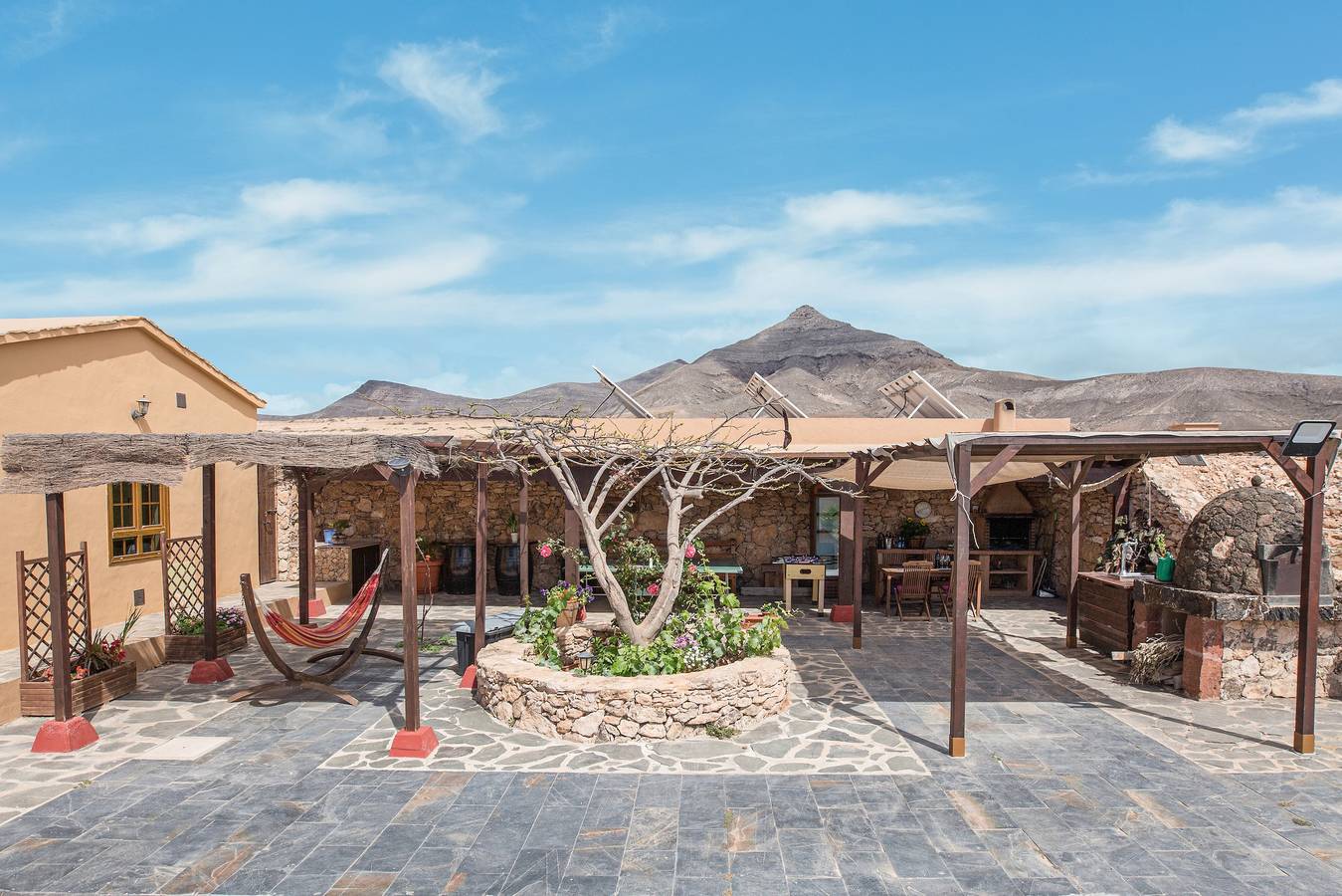Villa "La Vista de Tefía" com vista para a montanha, piscina, Wi-Fi, terraço e jardim in Tefía, Fuerteventura