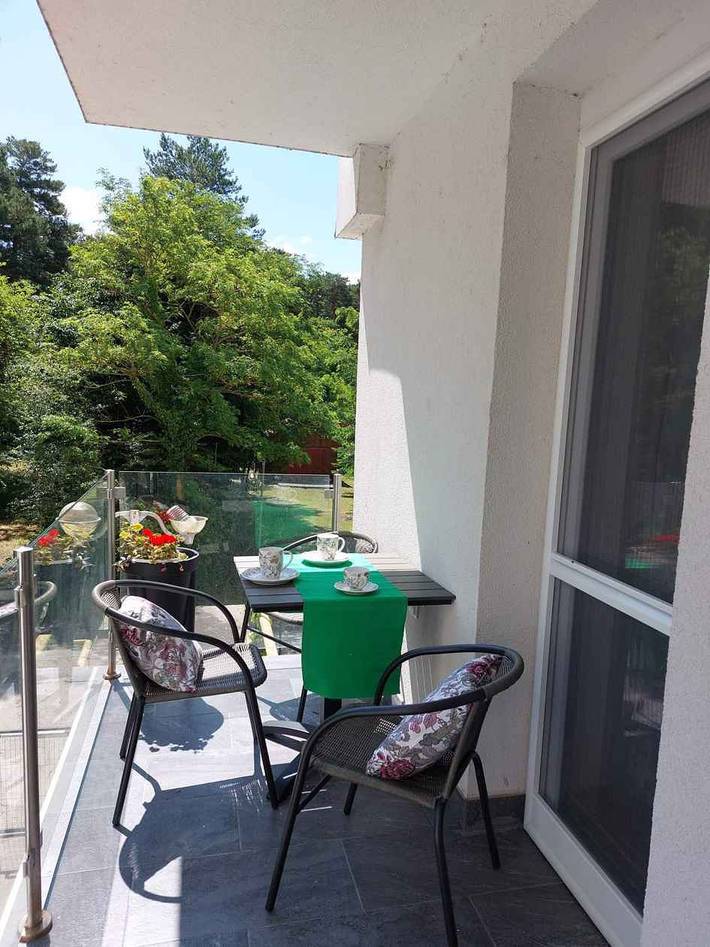 Ganze Ferienwohnung, Ferienwohnung mit moderner Einrichtung direkt am Wasser, mit Klimaanlage  in Balatonfenyves, Plattensee Südufer