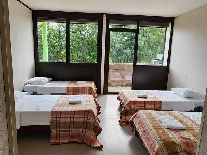 Hôtel pour 4 personnes, avec vue ainsi que jardin et vue sur le lac, animaux acceptés à Saint-Amans-des-Cots - 3