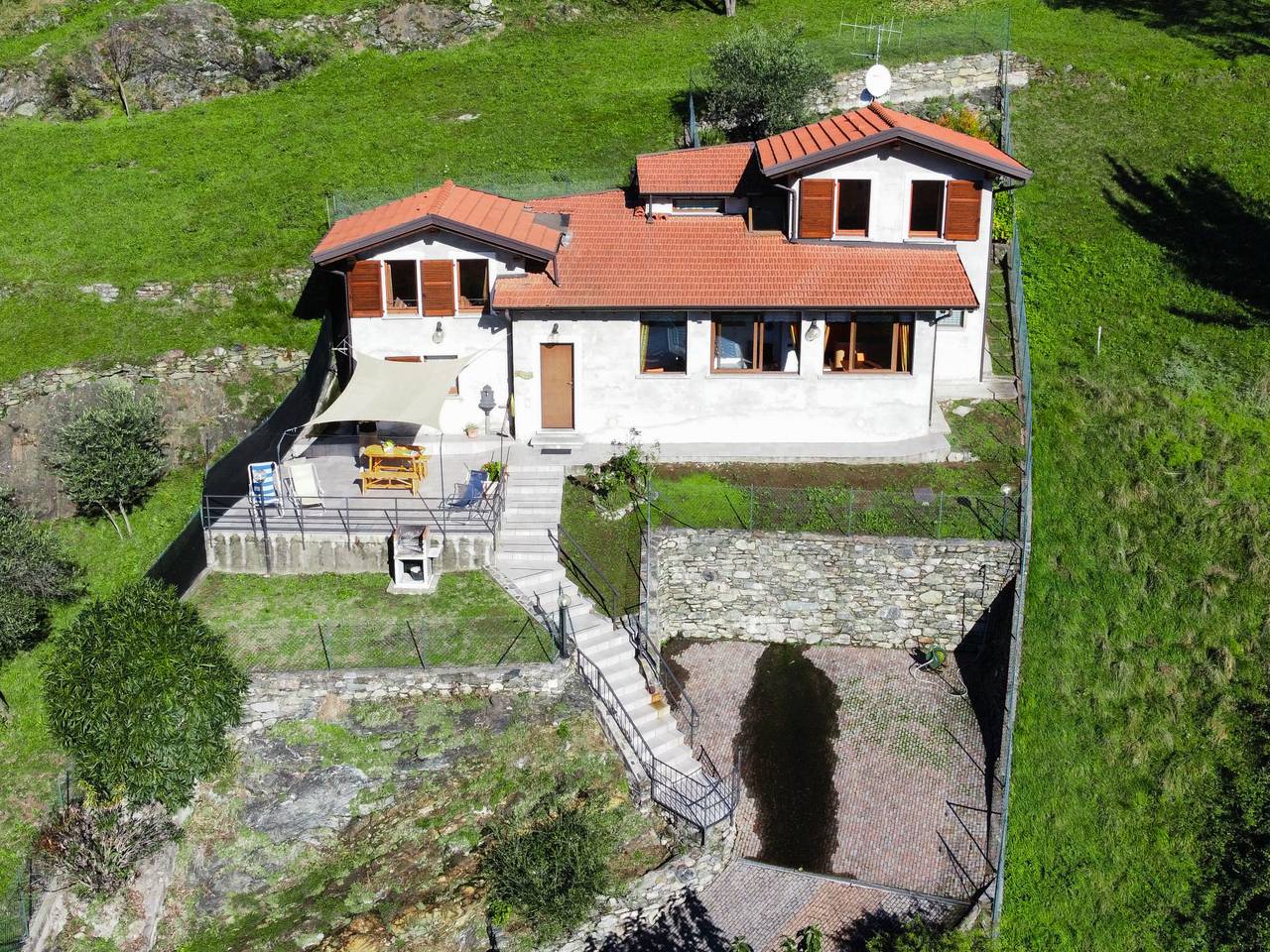 Ca' Ermy in Negrana (Gravedona), Gravedona ed Uniti