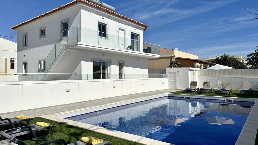 Casa de férias para 8 pessoas, com varanda e piscina em Ferreiras