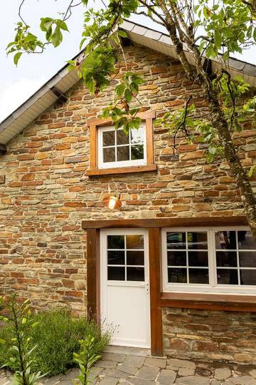 Gîte pour 4 personnes, avec vue ainsi que terrasse et jardin à Paliseul