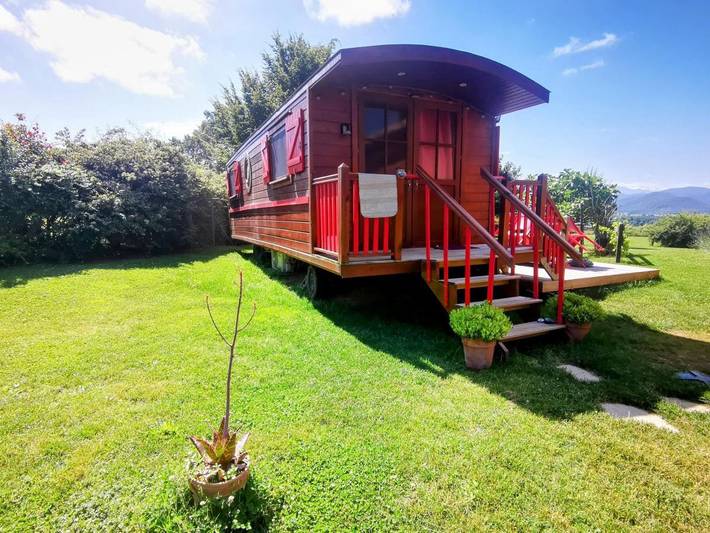 Maison de campagne pour 4 personnes, avec jardin ainsi que piscine et vue, adapté aux familles à Villeneuve-de-Rivière