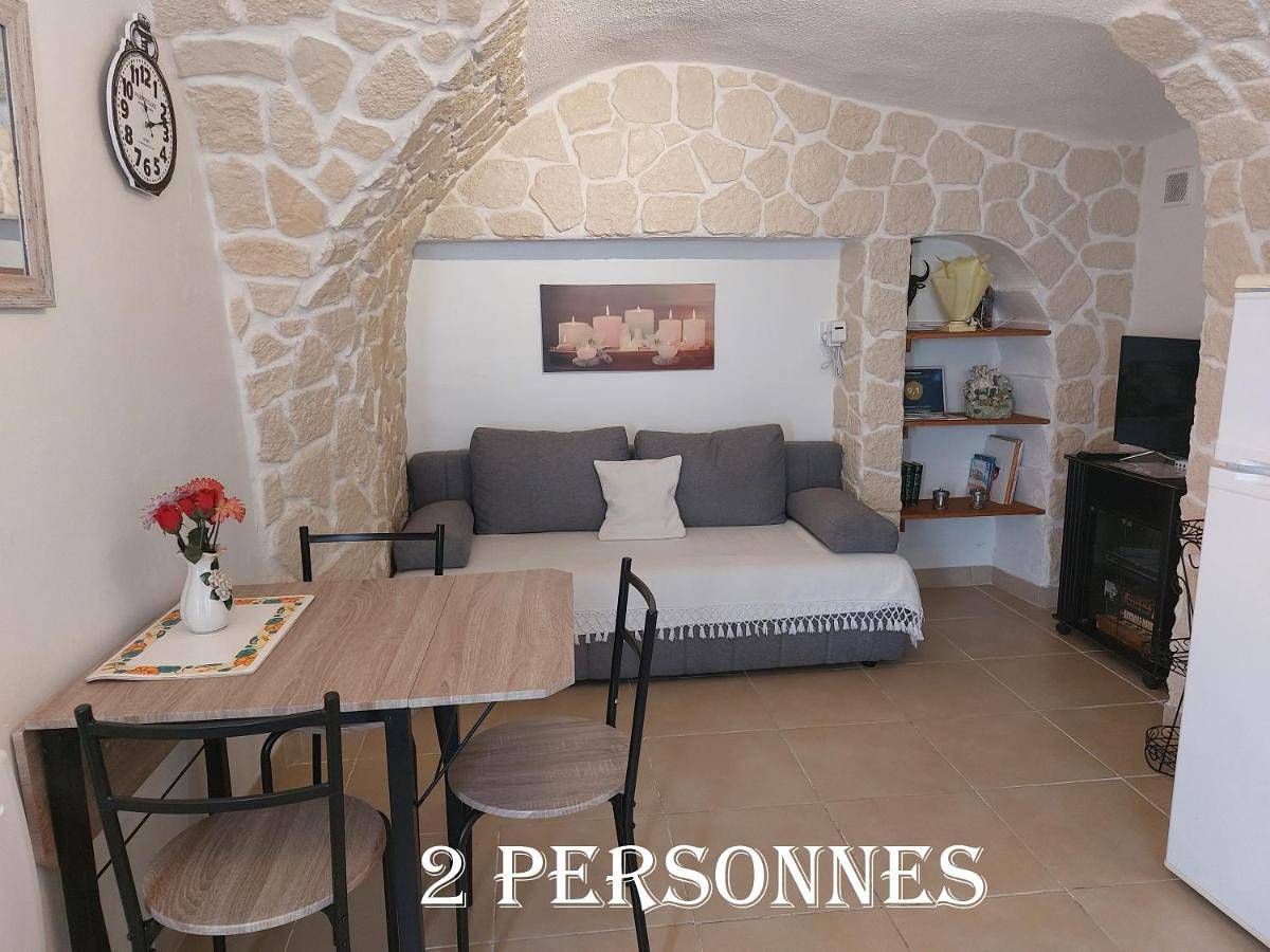 Appartement entier, One-Bedroom Apartment in Vergèze, Côte méditerranéenne (France)