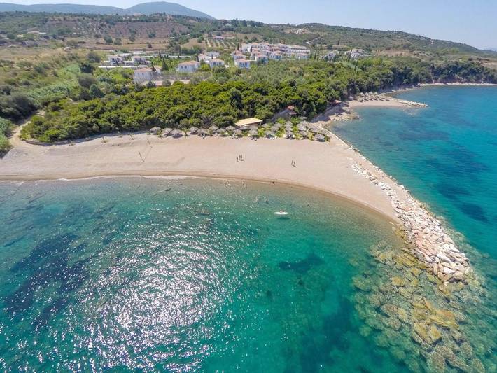 Hôtel pour 2 personnes, avec piscine ainsi que bassin pour enfant et jardin