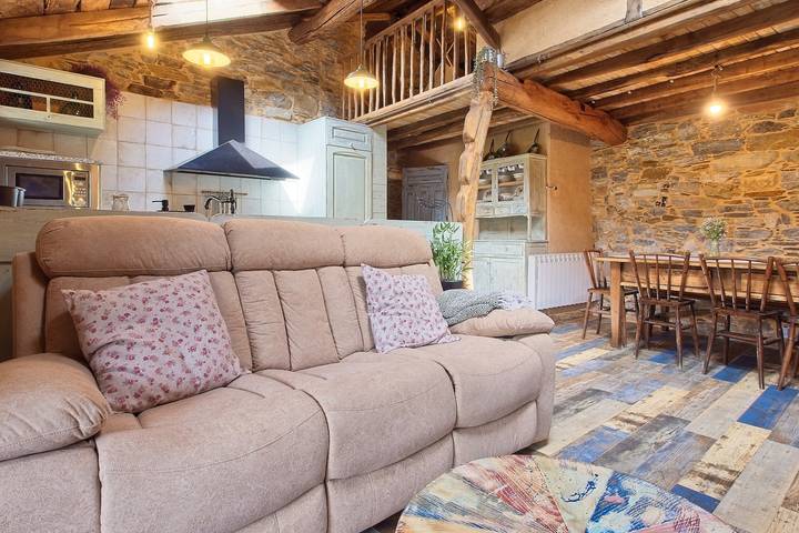 Ferienhaus 'Miradoiro Do Courel' mit Bergblick, privatem Garten und Balkon in Folgoso do Courel, Reserva da Biosfera Ribeira Sacra e Serras do Oribio e Courel