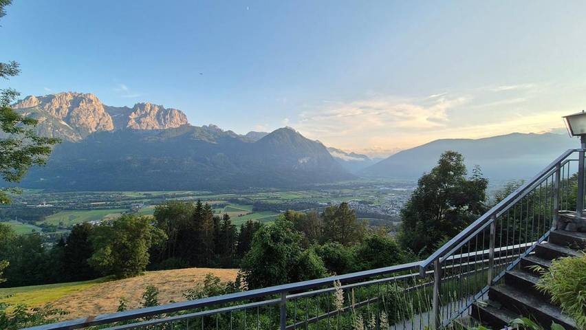 Ferienwohnung für 5 Personen, mit Terrasse und Garten sowie Ausblick