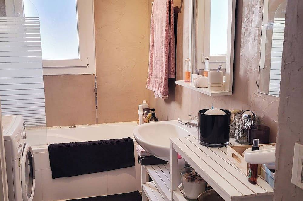 2 Bedroom Private vacation home in Bouc-Bel-Air in Bouc-Bel-Air, Aix-en-Provence region