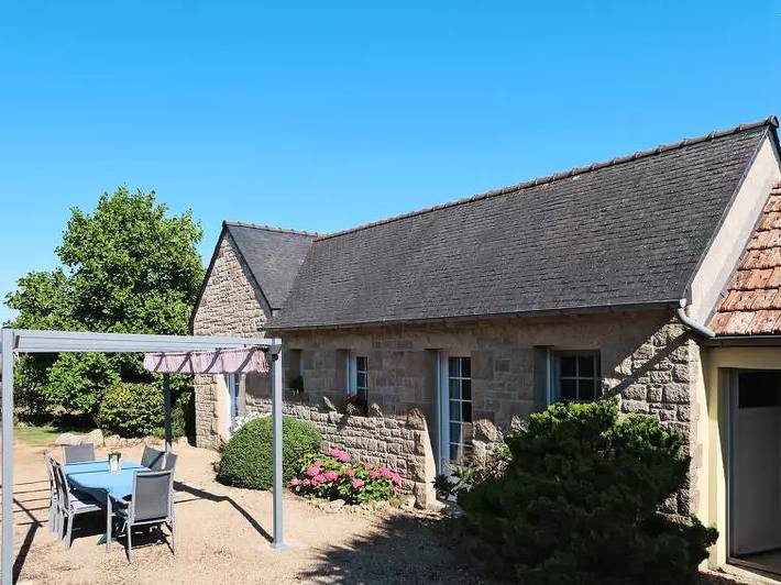 Location de vacances pour 2 personnes, avec jardin à Plounévez-Lochrist